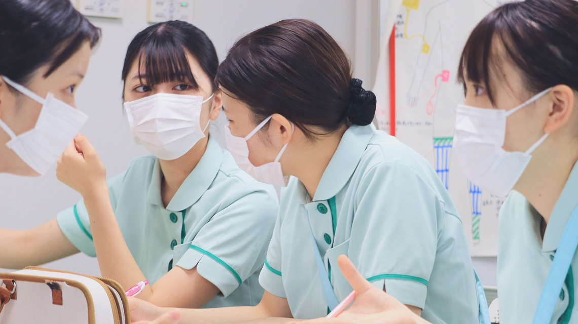 仲間と教え合い・高め合うグループ学習／学科全体でサポートする国家試験対策