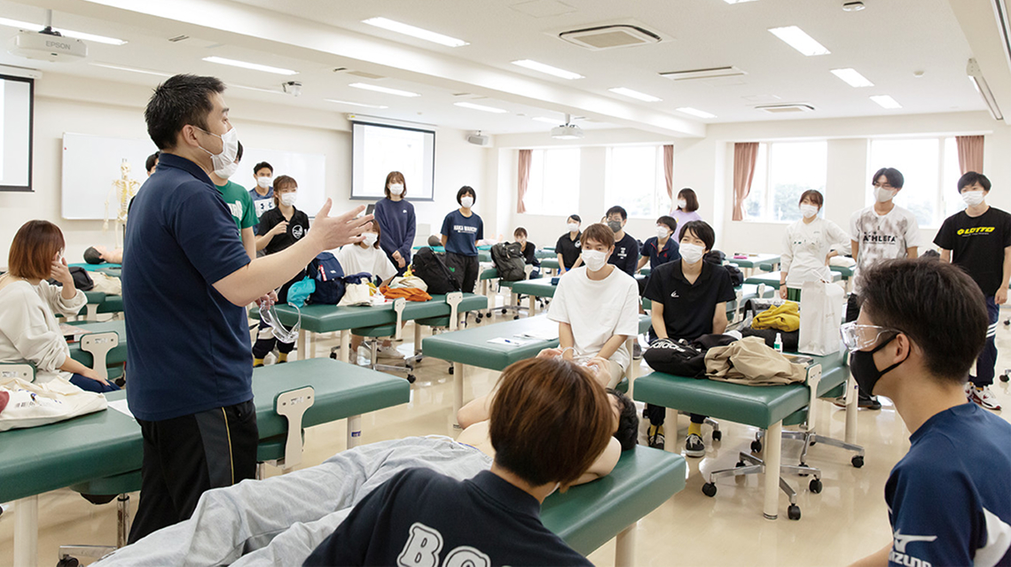 複数の学年が集まり、共に学ぶ「理学療法ゼミナール」